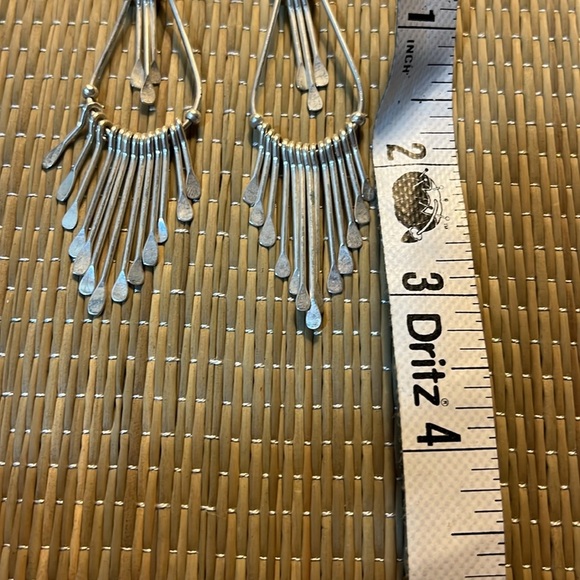 Elegant Silvery Dangle Earrings - Picture 5 of 8